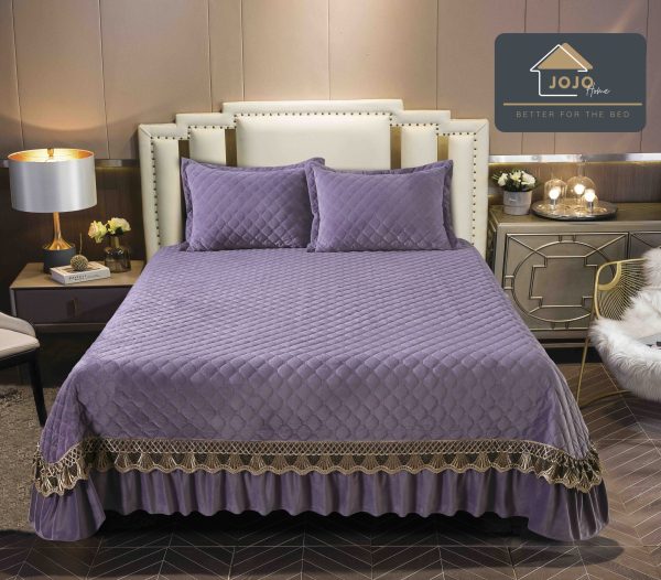 cuvertura-pat-catifea-cu-volane-broderie-si-2-fete-perna-lila Cuvertura pat catifea cu volane, broderie si 2 fete perna lila