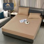 Husa impermeabila saltea cu elastic 160x200 cm + 2 fete perna Capuccino Husa impermeabila saltea cu elastic 160x200 cm + 2 fete perna Capuccino