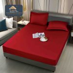 Husa impermeabila saltea cu elastic 160x200 cm + 2 fete perna Rosu Husa impermeabila saltea cu elastic 160x200 cm + 2 fete perna Rosu
