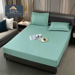 Husa impermeabila saltea cu elastic 180x200 cm + 2 fete perna Verde Menta Husa impermeabila saltea cu elastic 180x200 cm + 2 fete perna Verde Menta